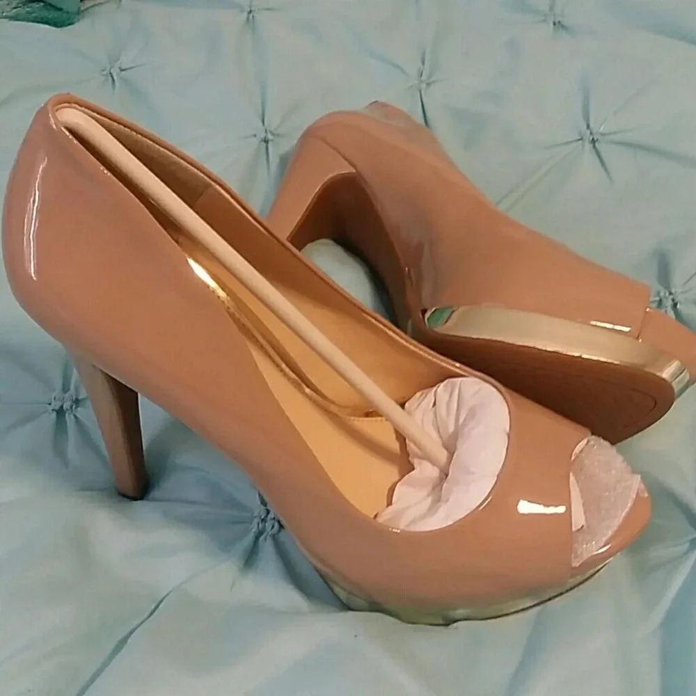 BNWT Jessica Simpson Patent Platform Peeptoe Heels